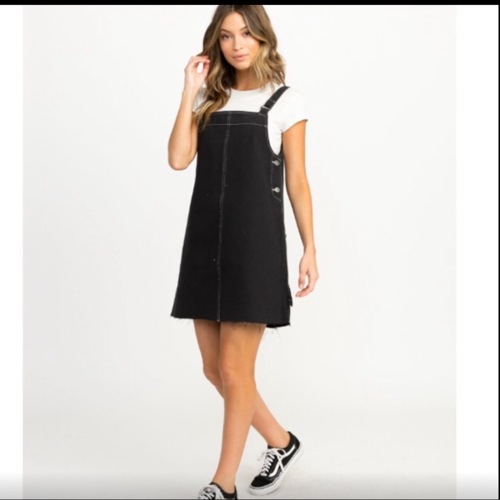 🔥🔥NWOT RVCA - NEO PINNY DENIM DRESS🔥🔥